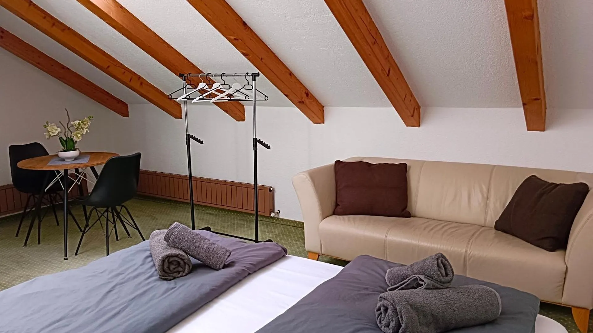 Charmante, Ruhige Wohnung In インスブルック